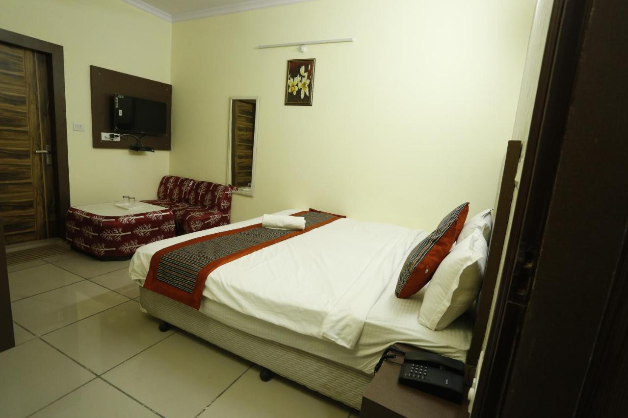 Airport Hotel Edge Home Stay New Delhi Ngoại thất bức ảnh